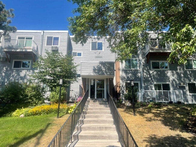 Main entrance to building off of 8th Ave SE - 333 8th St SE Unit 104 Rental