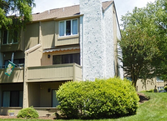 Photo - Fabulous Waterfront, 3 level townhouse