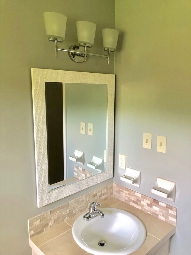 Building Photo - 1345 Zephyr Hills Dr