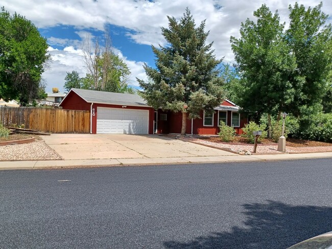 Building Photo - Rare 2BR 1BA Home with extra large 2 Car G...