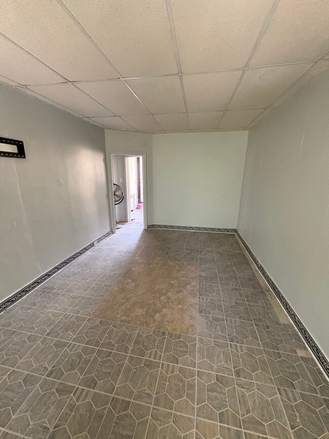 Building Photo - 25 E 4th St Unit apt#1