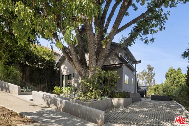 Photo - 2287 Baxter St