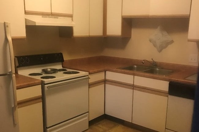 Building Photo - 5333 Cedar Point Dr Unit 132F