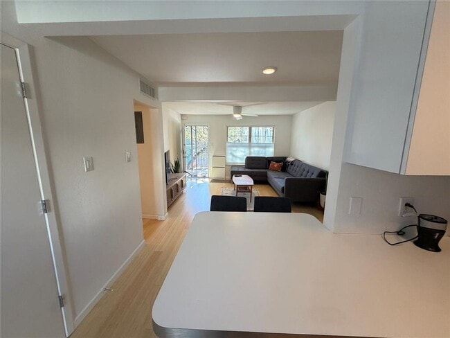 Photo - 300 Crockett St Unit 201