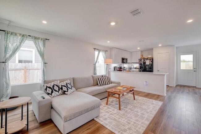 Photo - 2700 Schwartz Ln