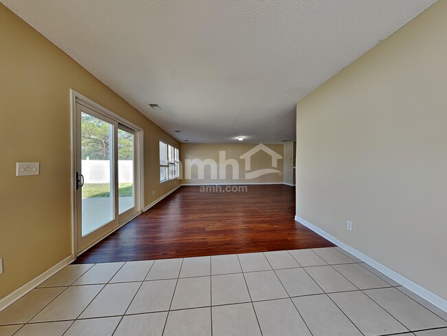 Photo - 210 Flat Rock Ter