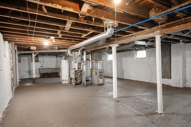Building Photo - 13500 THIRD AVE Unit Up Rental