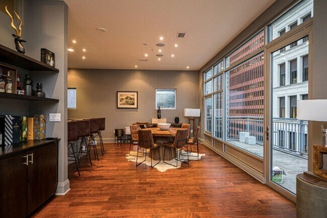 Photo - Luxury Penthouse Condo Downtown with Private Patio & Amazing Views Available Now!