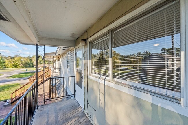 Building Photo - 2729 Main St Unit 8