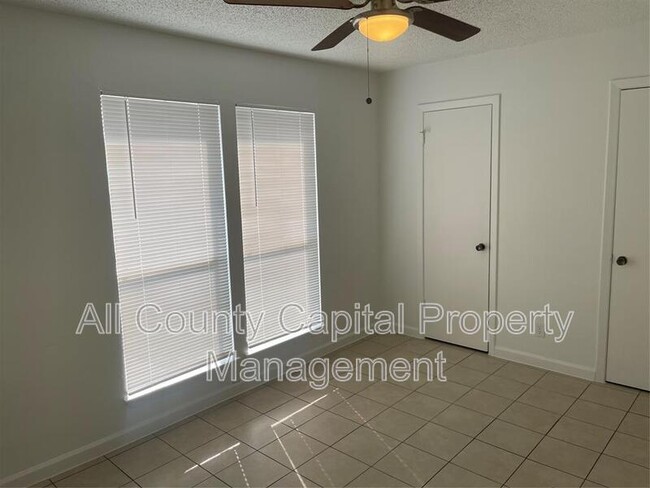 Photo - 2906 Sweeney Ln Unidad A