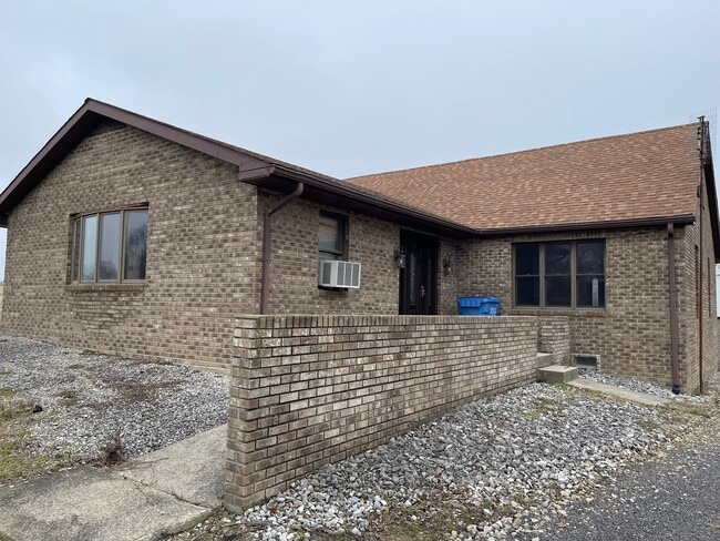 Building Photo - 4690 W Lincolnway Rental