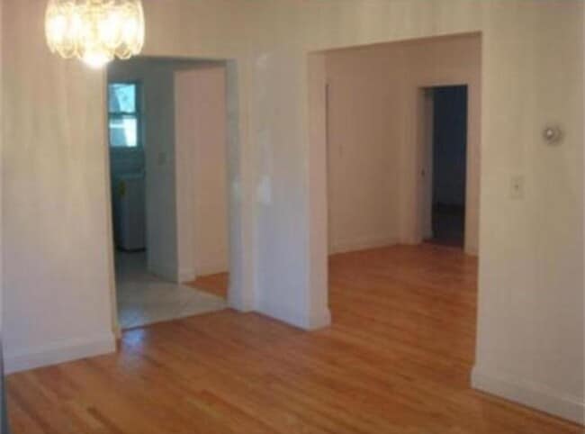 10 Frances St