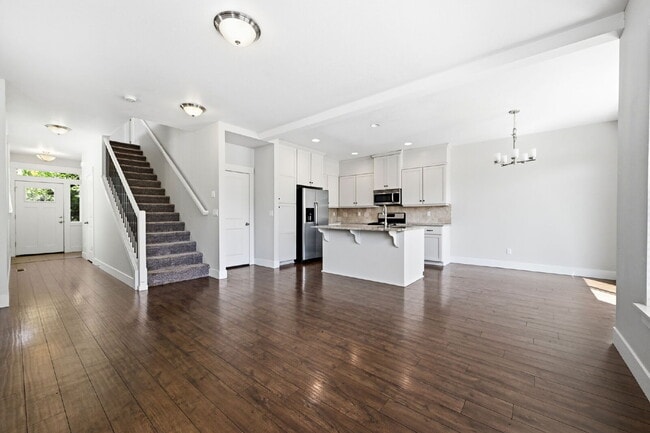 Photo - 3BR/2.5BA Townhome in Larkspur — Old Mill, Downtown & Bachelor All Close By
