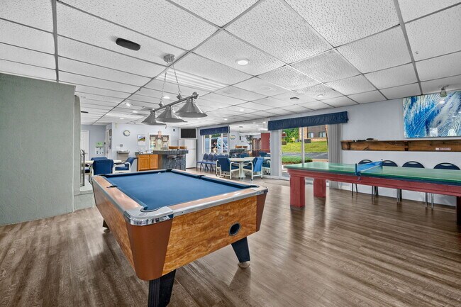 Photo - Four Seasons Apartments