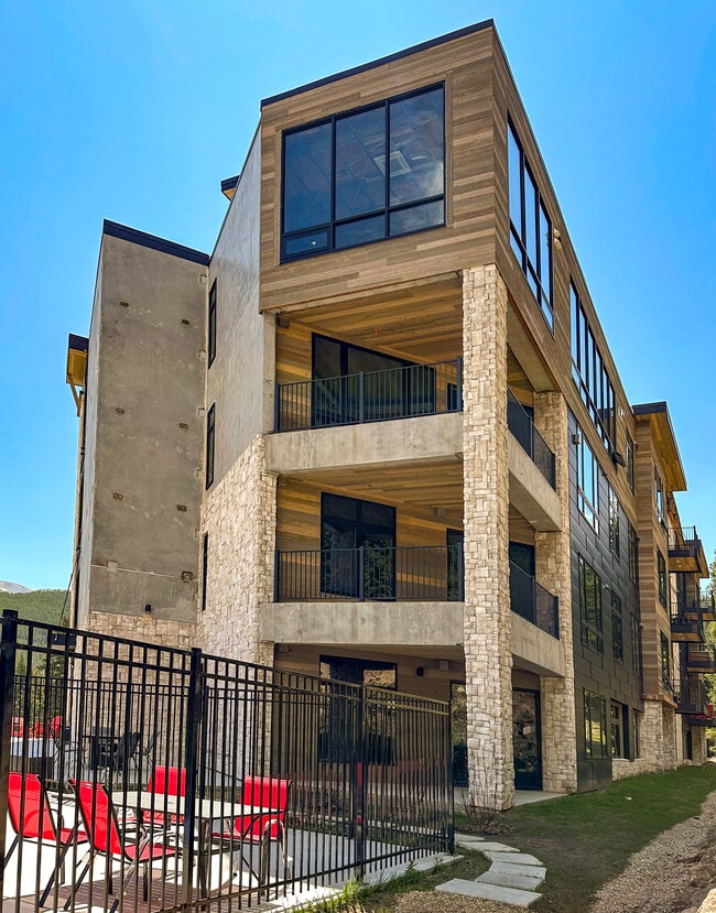 Photo - 100 Iron Horse Way Unidad 101 - Two Bedroom / Den