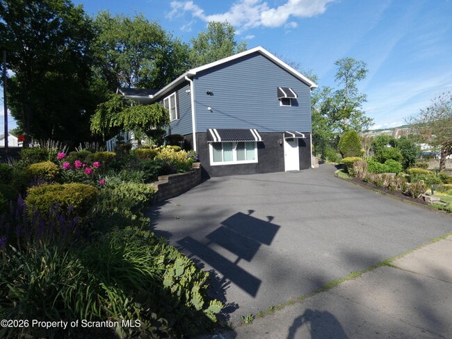 Photo - 607 3rd Ave