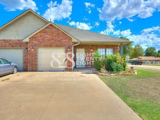 Photo - *AVAILABLE NOW!* CUTE 3 BED/2 BATH DUPLEX IN NORMAN!