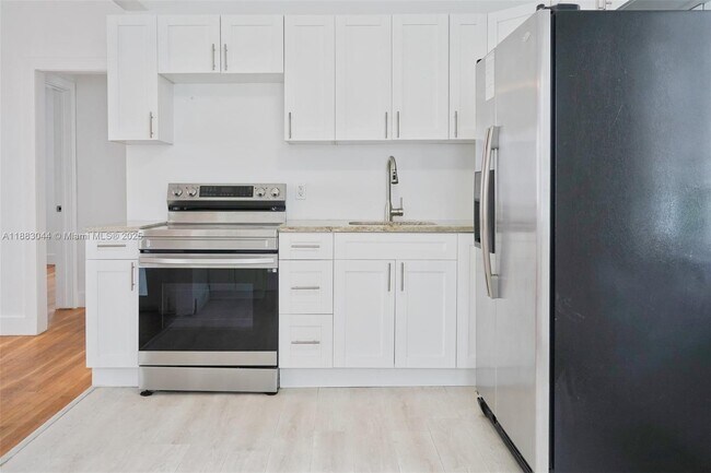 Building Photo - 3770 SW 27th St Unit 1