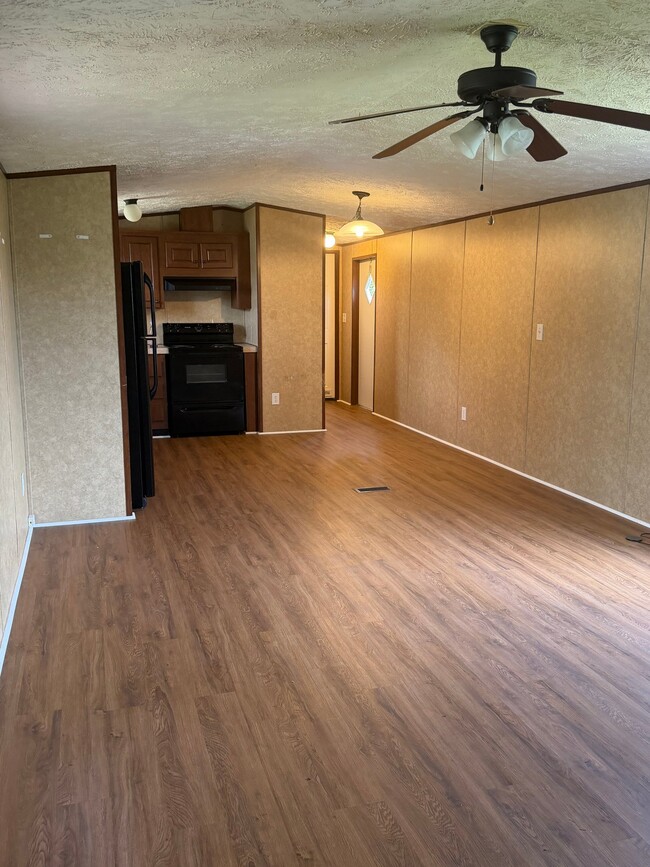 Photo - 533 Lee Rd 57