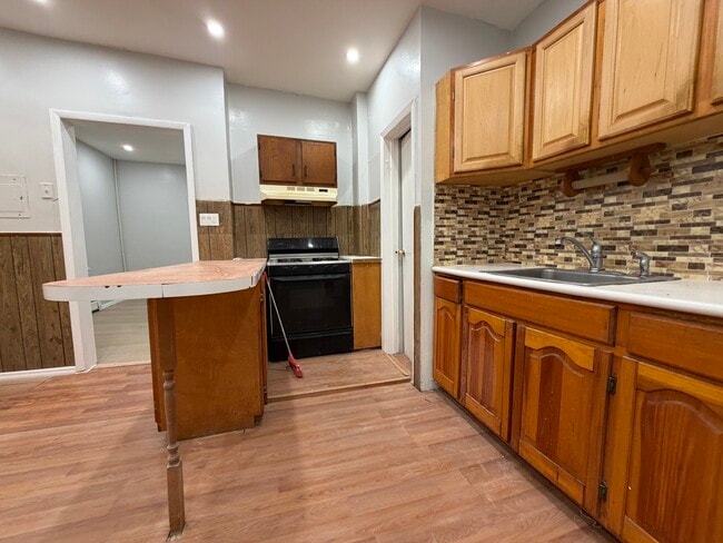 99 W 17th St 2 - 97 W 17th St Unit 2