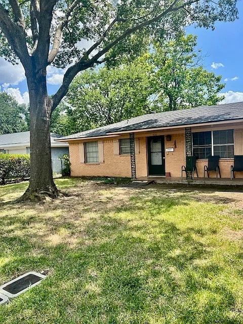 Photo - Room in House on E Mona Ave