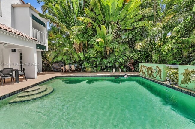 2516 San Domingo St