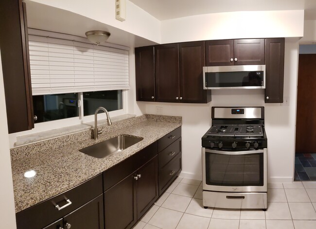 newly remodeled kitchen - 127 Stanton Ct W Apartments Unit 127 Stanton Ct W