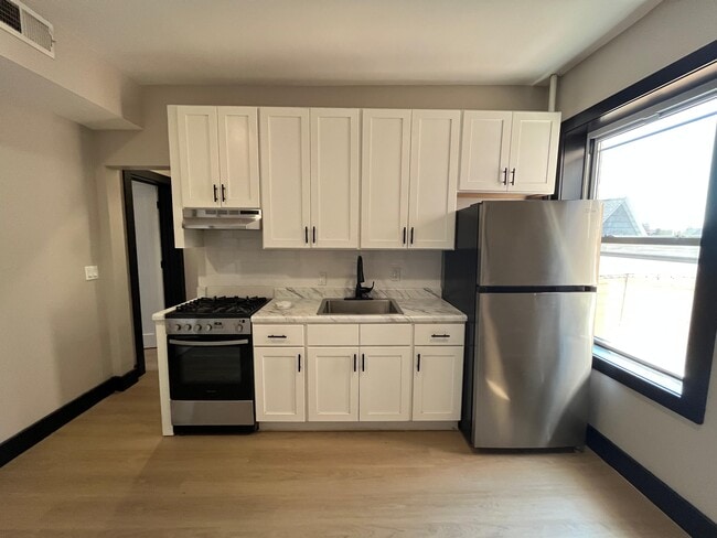 Building Photo - 104 Belmont Ave Unit 3A