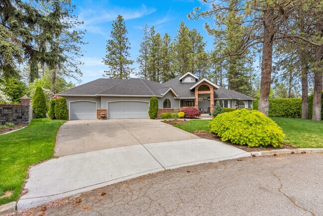 602 W Bradford Ct
