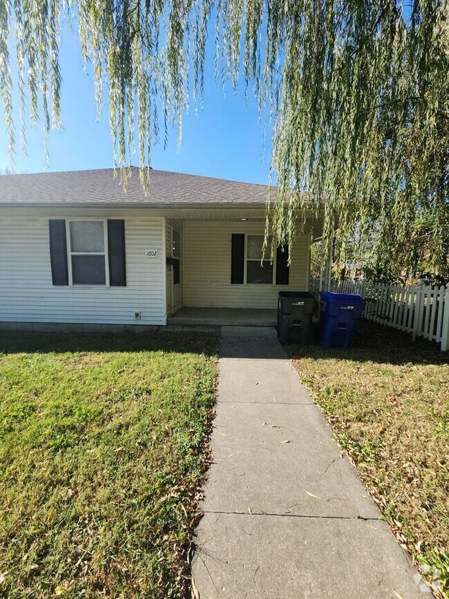 Building Photo - 2 Bedroom Duplex for Rent Rental