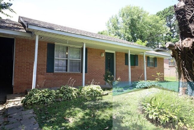 Photo - Move in special $900!! Recently renovated ...