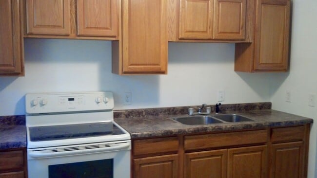 Building Photo - Three bedroom, one bath, huge backyard Rental