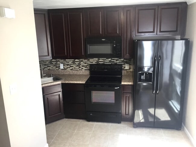 Photo - 915 Green St Unit 915