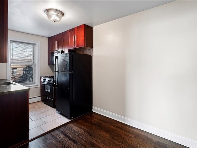 Photo - Whitehouse Apartments