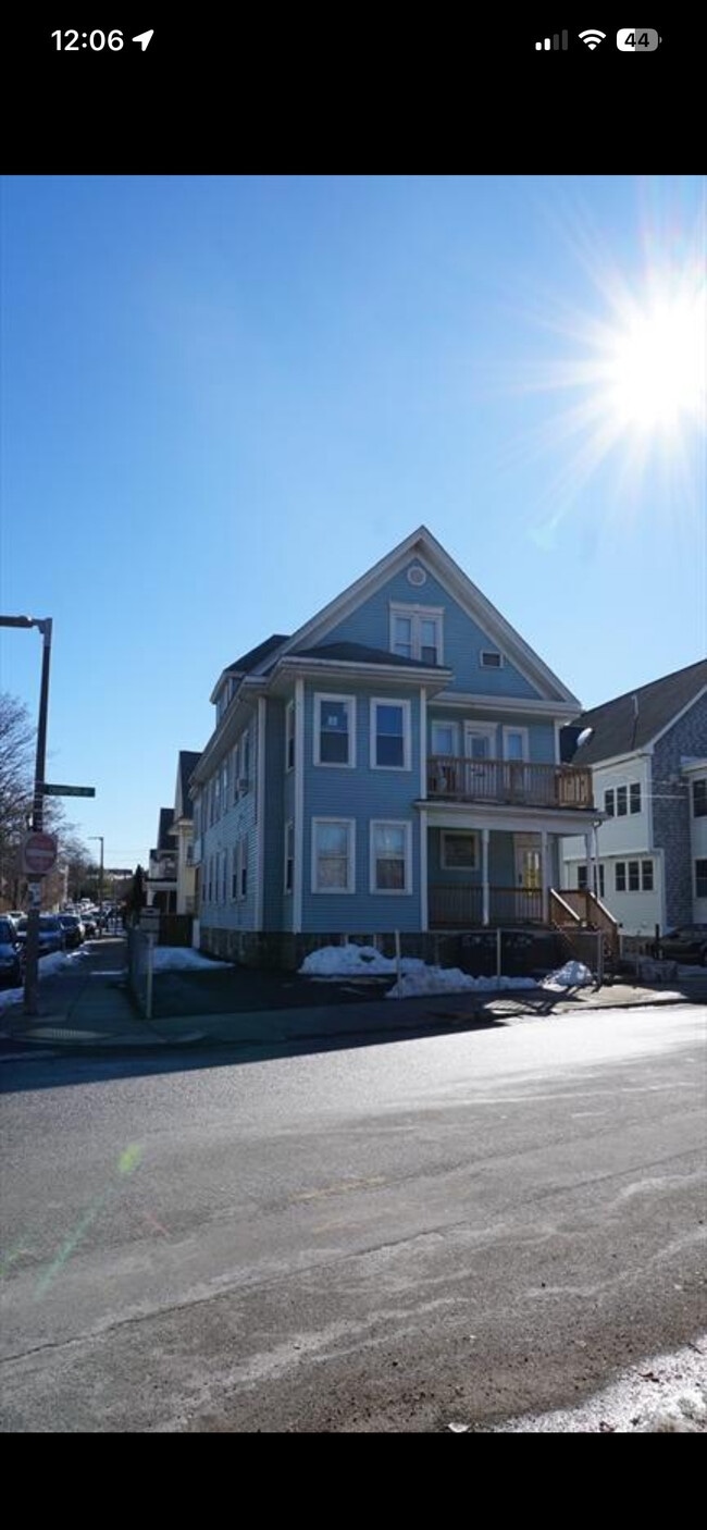 Building Photo - 151 Crawford St