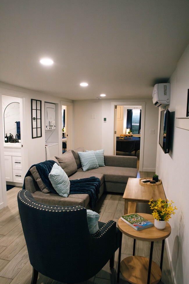 Photo - 3805 E 11th St