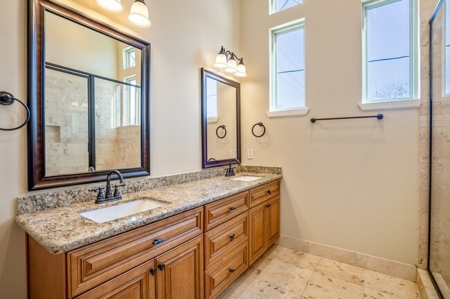 Photo - 104 Estelle St
