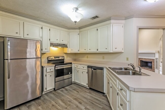 Photo - 110 Formosa Dr