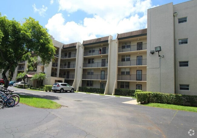 Building Photo - 9230 Lagoon Pl Unit 305 Rental