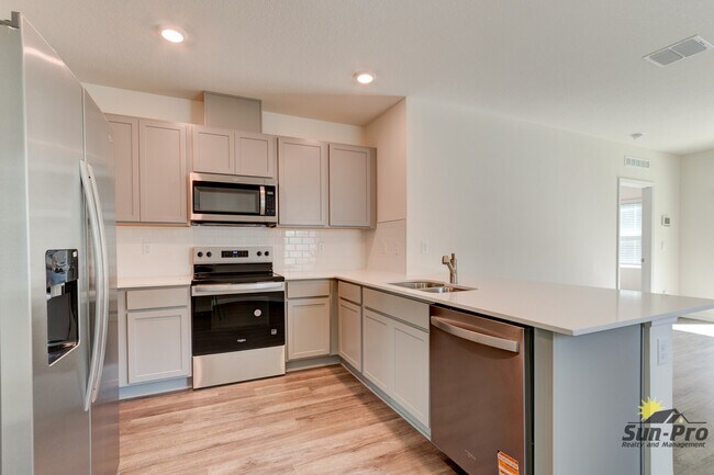 Photo - 982 Commons Way