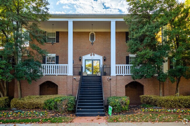 Entrada - British Woods Apartments