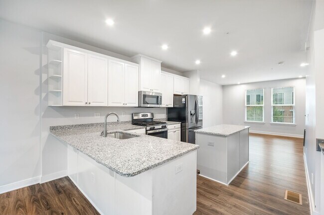 Photo - 418 W Tremont Ave