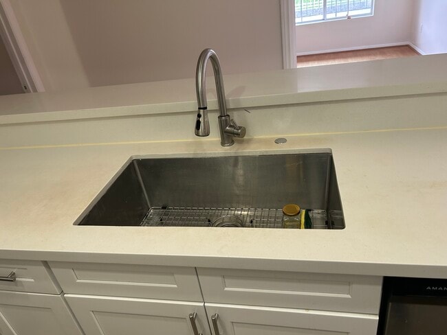 Photo - 4760 Templeton St Unidad 3114