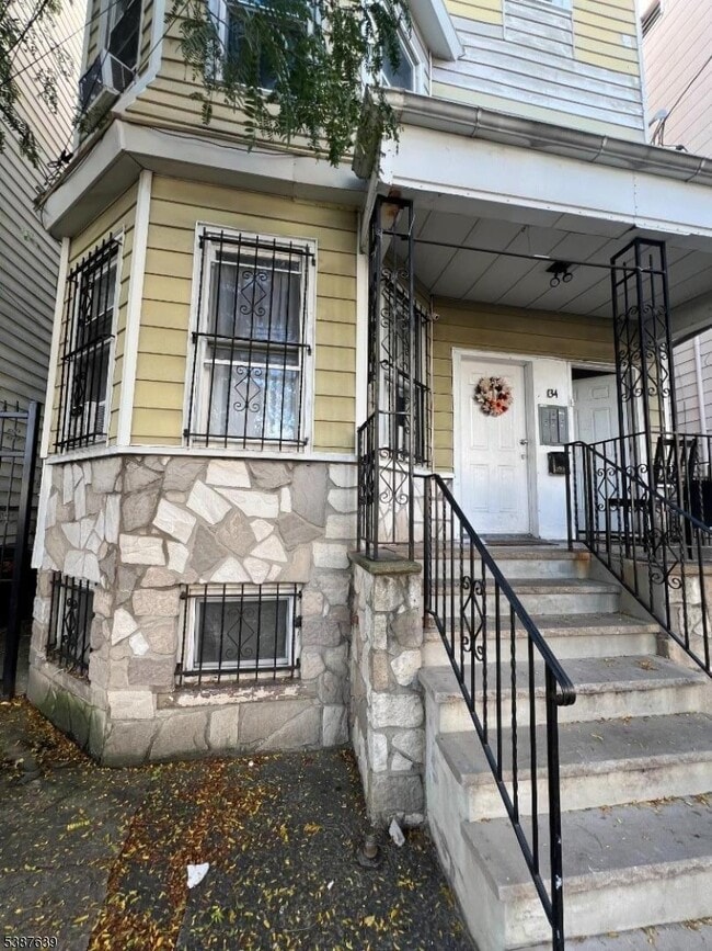 Building Photo - 134 Ridge St Unit 3