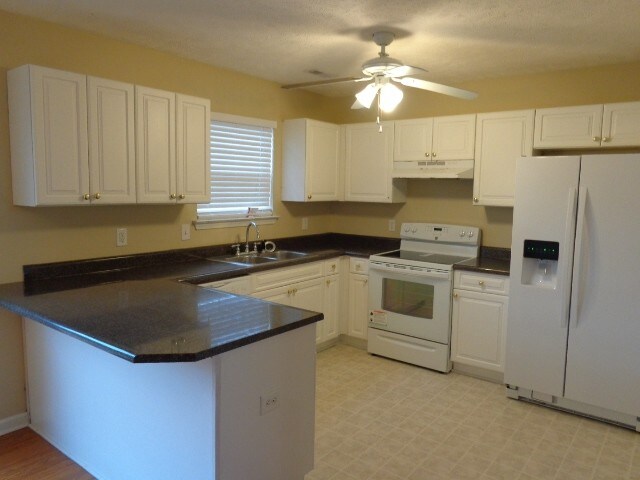 Photo - 884 Pin Oak Dr