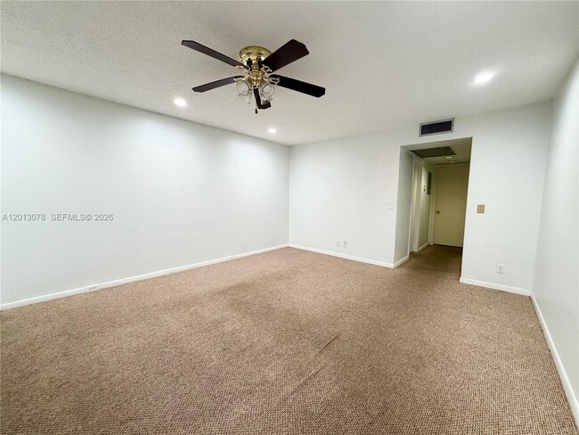 Photo - 150 SW 134th Way Unidad 314R