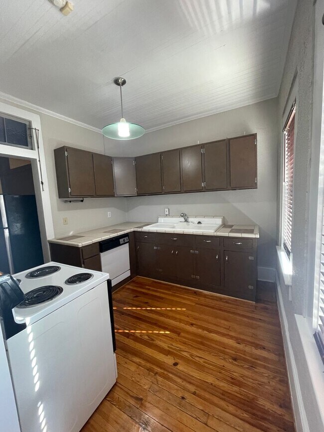 Photo - 123.5 S Main St