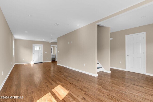 Photo - 18 Maple Ave