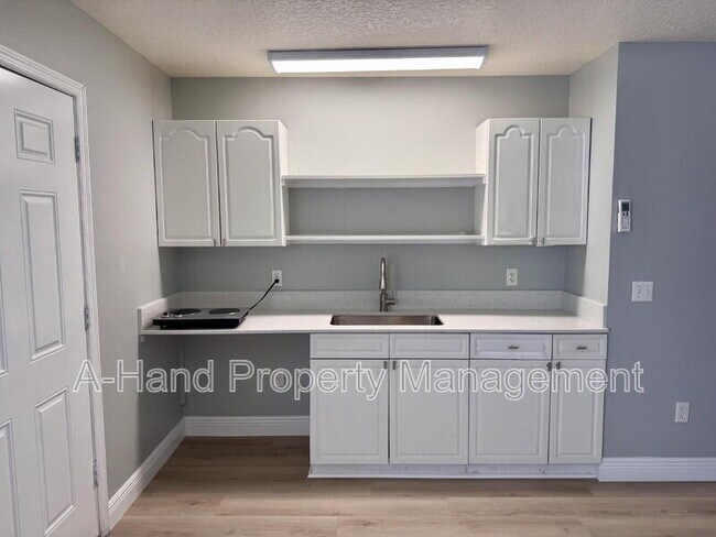 Photo - 2623 Fan Palm Dr Unit B
