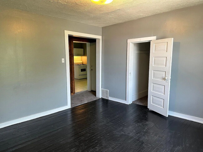 Building Photo - Great Space, Great Value – 2 Bedroom Home ... Unit 2